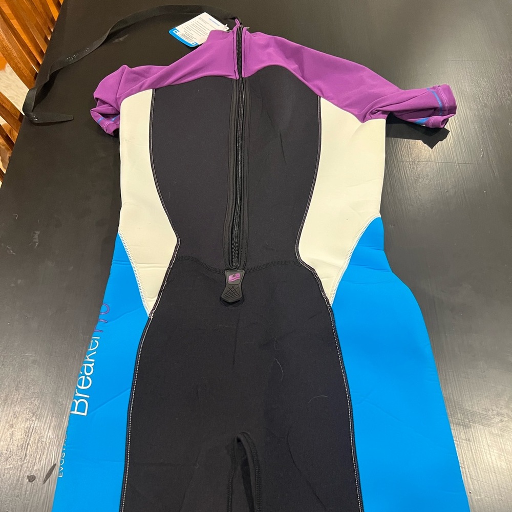 Women’s wetsuit small **NEW**